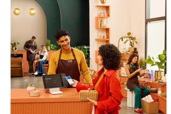 Retailers Say These Are the Financial Challenges They Worry About for 2023