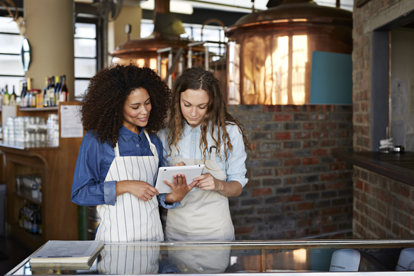 Food & Beverage Staffing Guide: Tips to Run, Grow and Train Your Team