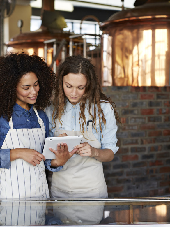 Food & Beverage Staffing Guide: Tips to Run, Grow and Train Your Team