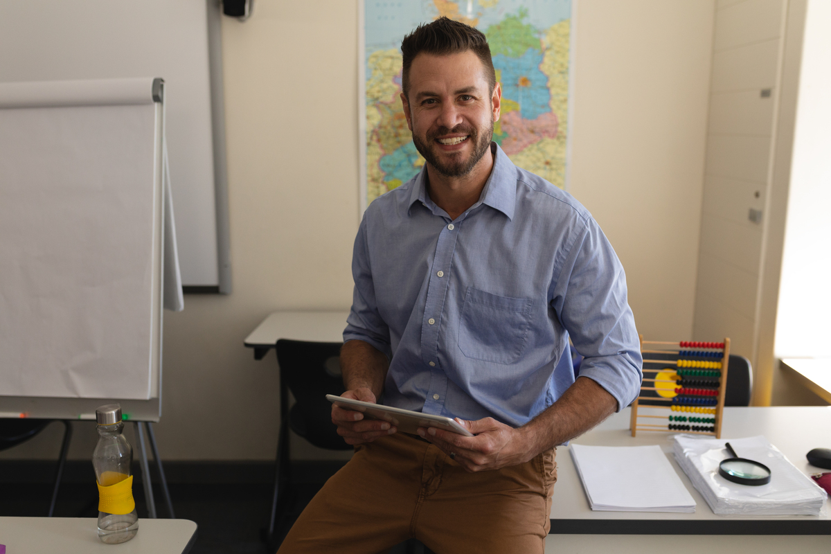 Three Reasons School Districts Love Projectors – and Their Teachers Do, Too