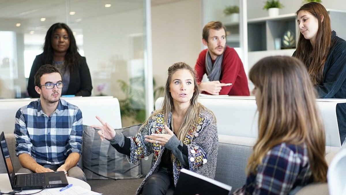 What Is a Focus Room? How to Choose or Build One, and How Is It Different From a Huddle Room?