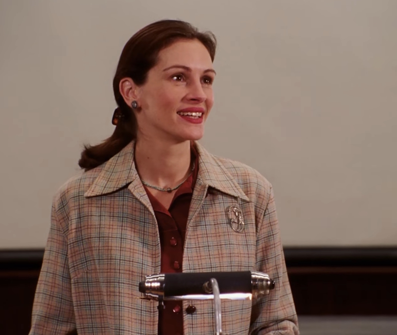 alt="Julia Roberts stands before a classroom of art students in Mona Lisa Smile"