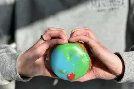 À mesure qu’elles grandissent, comment les entreprises Oh Doughnuts et Good Fortune Barbershop de Winnipeg soutiennent les activités locales et favorisent la durabilité