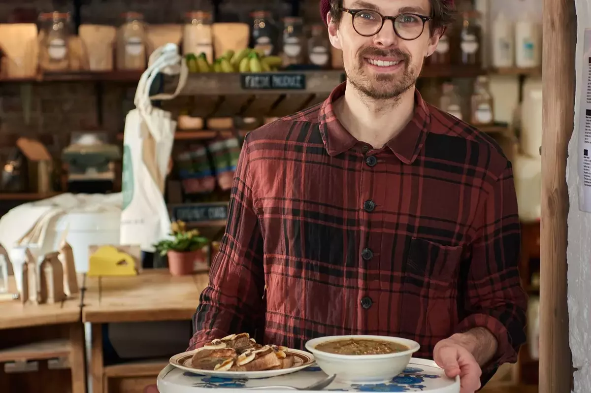 How to Manage Your Restaurant Front of House | Square