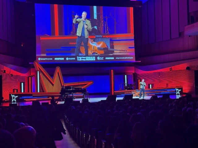 alt="Jon Stewart onstage at SUFH.jpg"